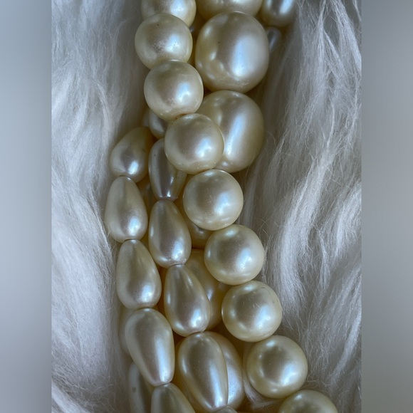 Vintage Multistrand Carolee Faux Pearl and Gold Tone Necklace - Picture 7 of 8